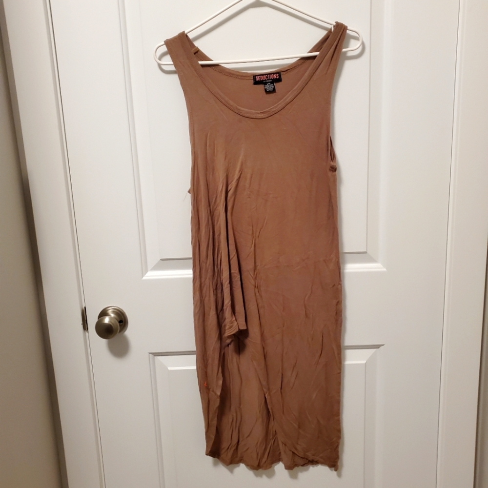 12/$30 🤎 EUC long tan tank with slits on side - size large  ‼️Final Price‼️